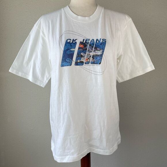 NWT Calvin Klein Jeans T-Shirt Size Boys Large - Picture 1 of 6